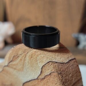 Spinner / Fidget Ring - Smooth Black - Size 8